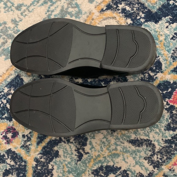 Men’s slip on dress shoes. - Picture 2 of 2